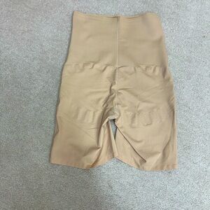 Knix High Rise Shaper Short. Size Medium. Beige Colour. Brand New.